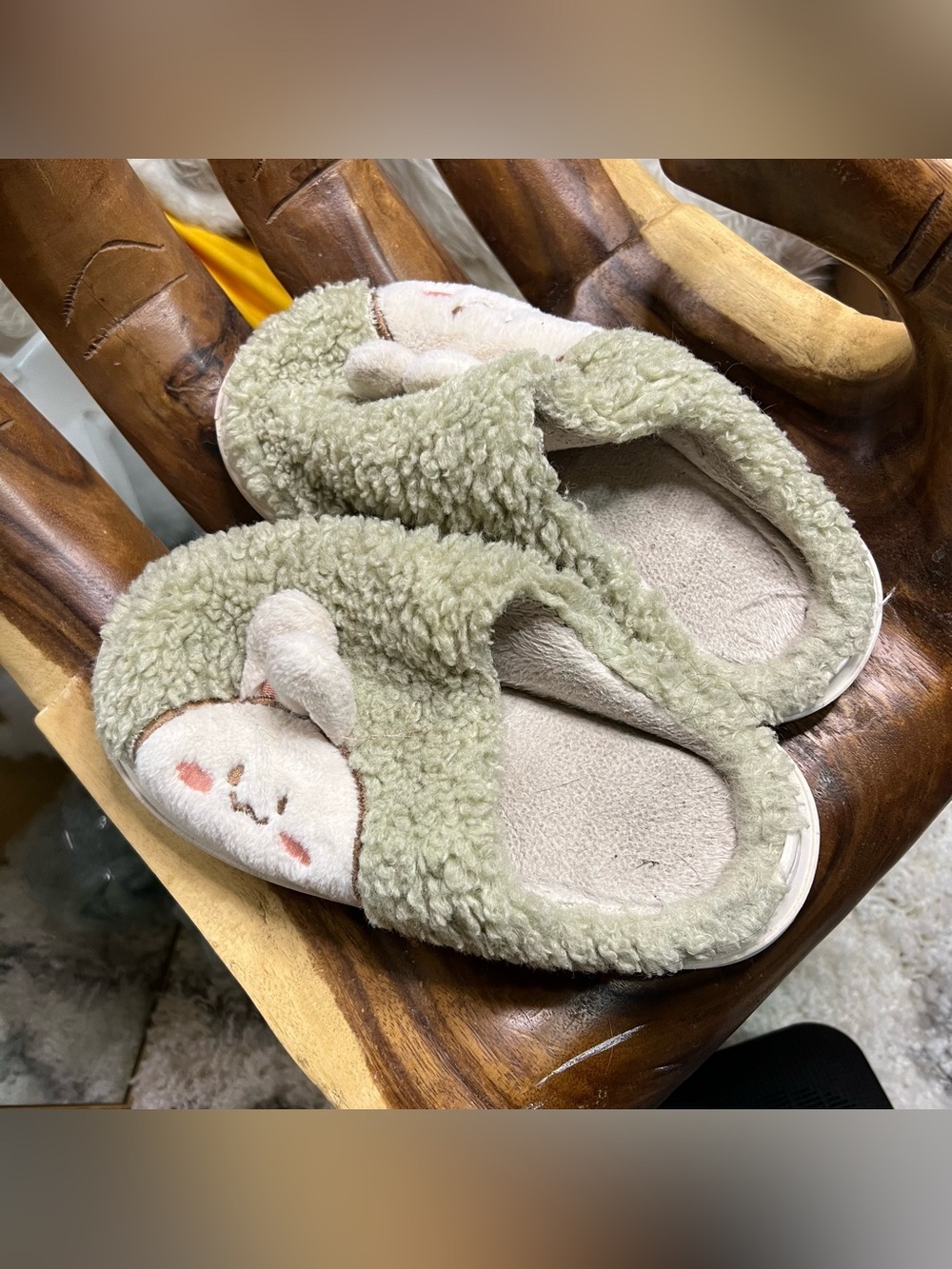 Women's Plush Slide Slippers with Cute Embroidered Face - Sage Green